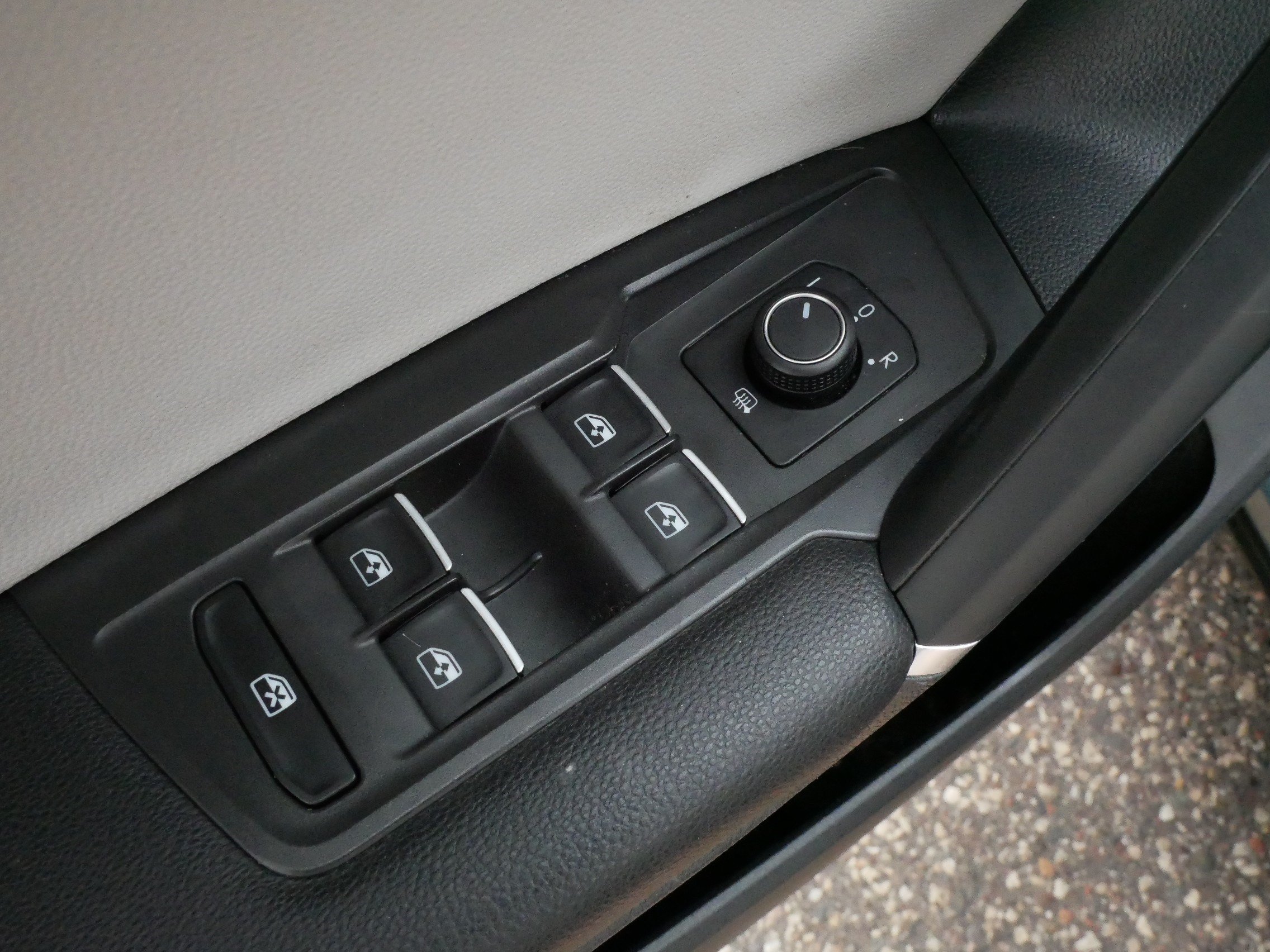Used 2020 Volkswagen Tiguan SE AWD/4WD image 19