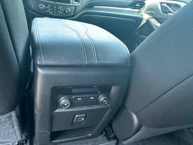 Used 2023 Chevrolet Traverse LT FWD image 16