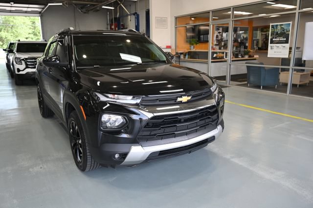 Used 2022 Chevrolet TrailBlazer LT w/ Convenience Package AWD/4WD image 3