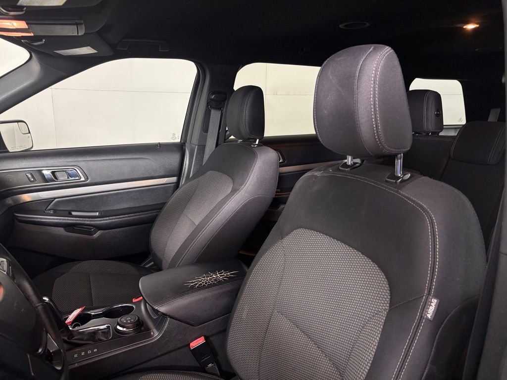 Used 2018 Ford Explorer XLT w/ Equipment Group 201A AWD/4WD image 17