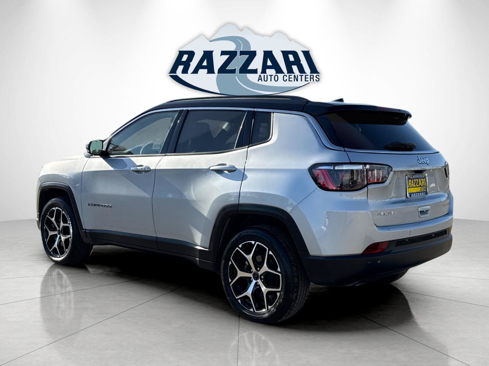 Used 2025 Jeep Compass Limited AWD/4WD image 5
