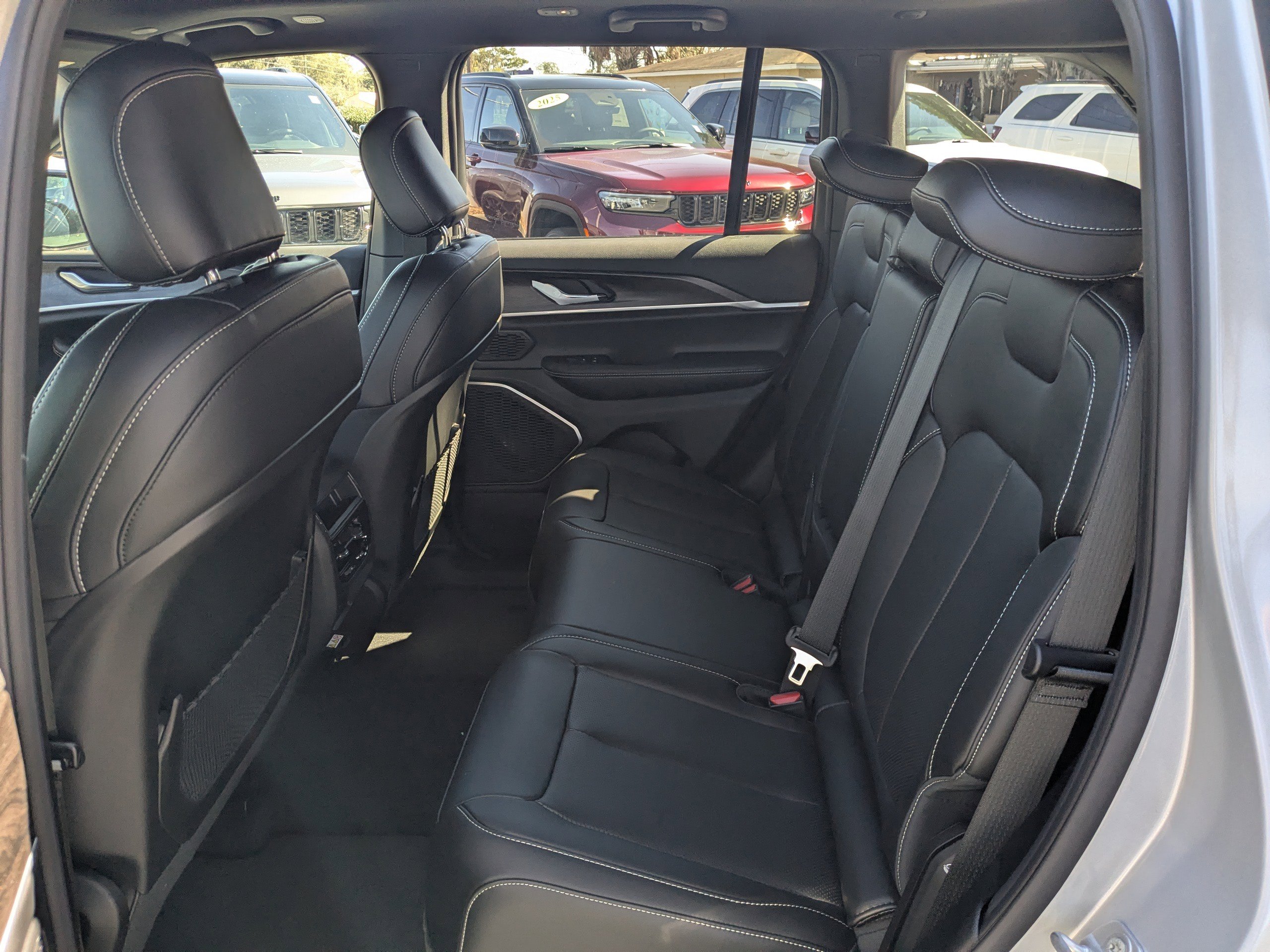 New 2026 Jeep Grand Cherokee Limited w/ Luxury Tech Group II image 13