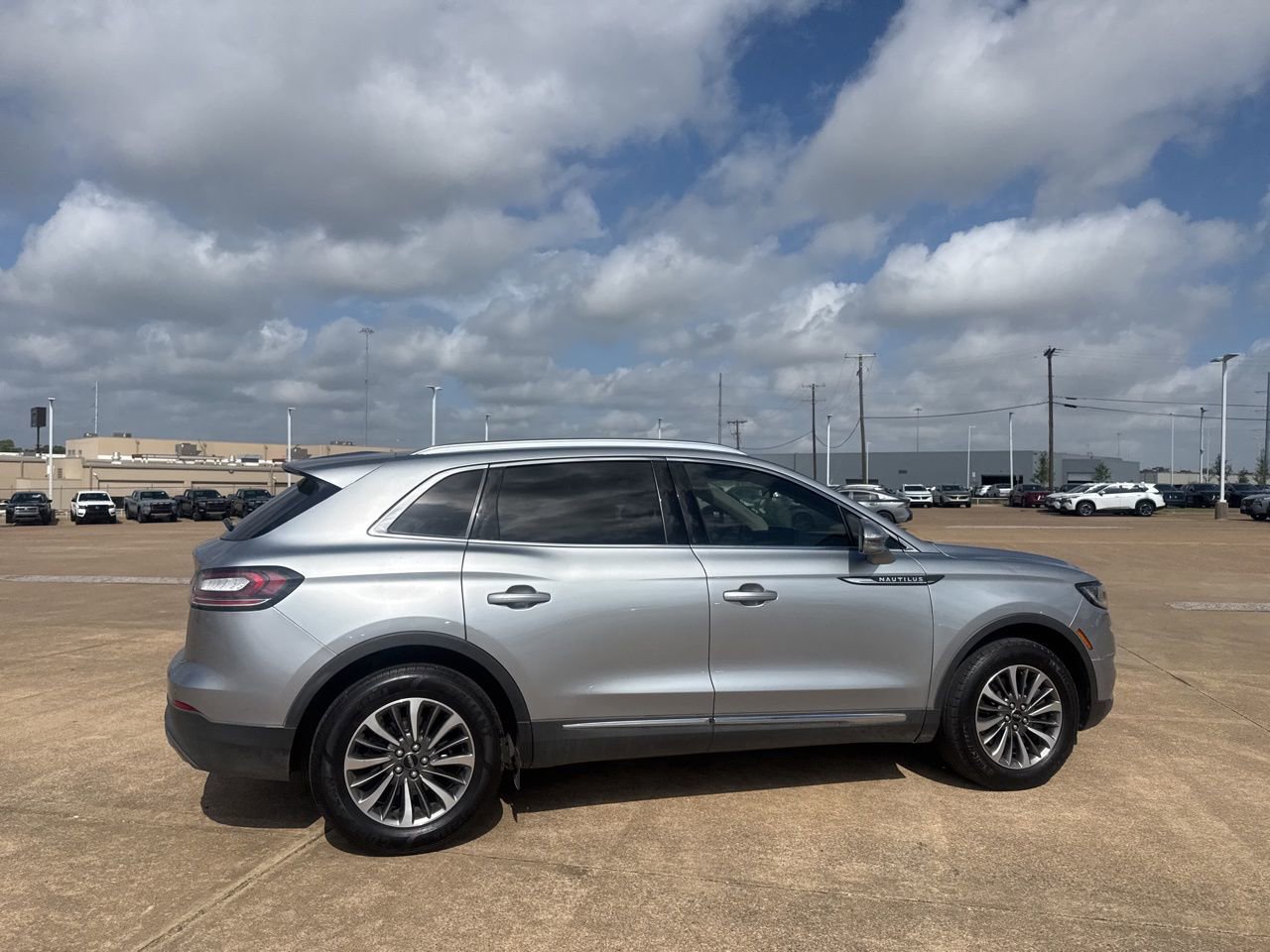 Used 2022 Lincoln Nautilus FWD w/ Premium Package image 25