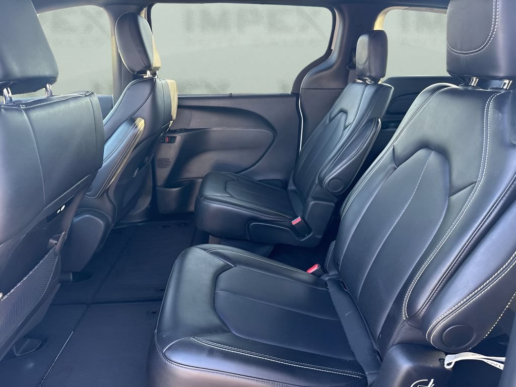 Used 2025 Chrysler Pacifica Select FWD image 10