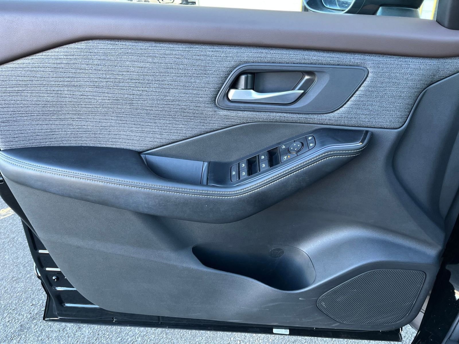 Used 2023 Nissan Rogue SV image 20