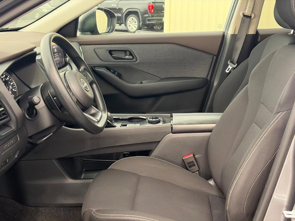 Used 2023 Nissan Rogue S AWD/4WD image 18