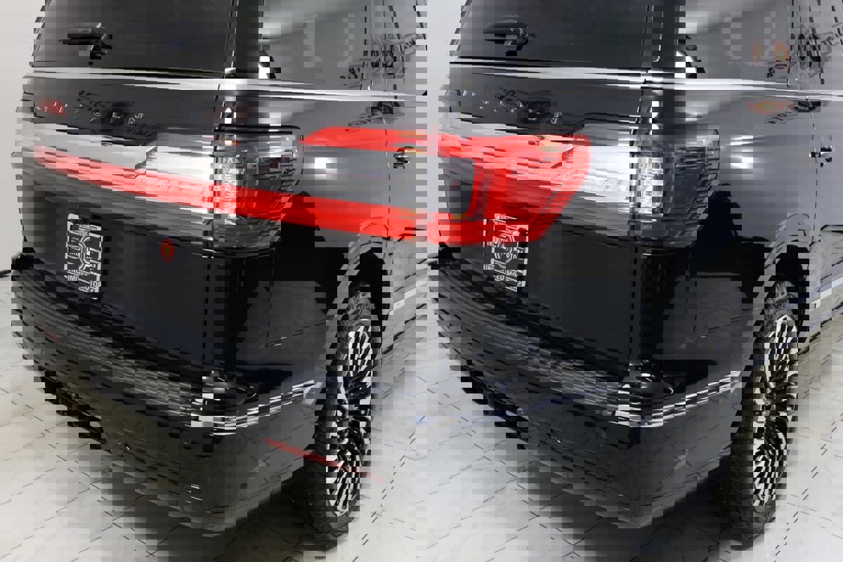 Used 2020 Lincoln Navigator L Black Label w/ Cargo Convenience Package image 46