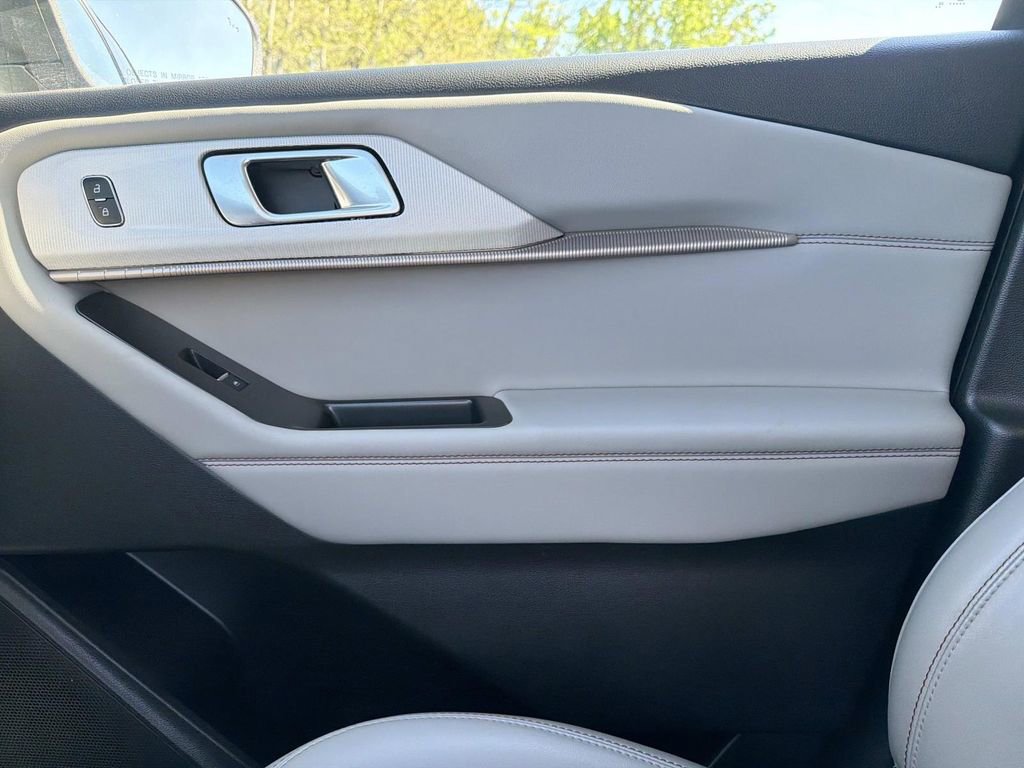 Used 2025 Ford Explorer Active w/ Active Comfort Package image 24