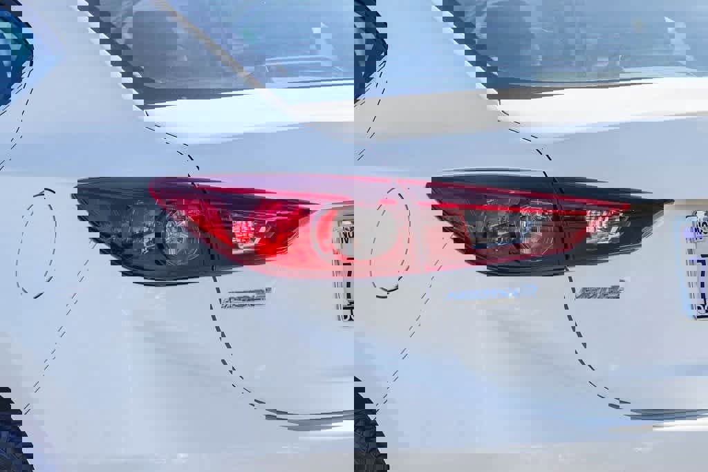 Used 2016 MAZDA MAZDA3 i Sport w/ Preferred Equipment Package image 7