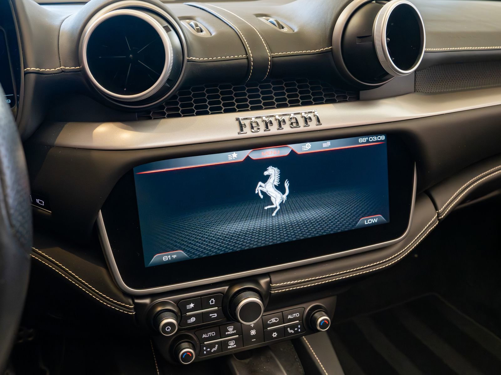Used 2019 Ferrari Portofino RWD image 16
