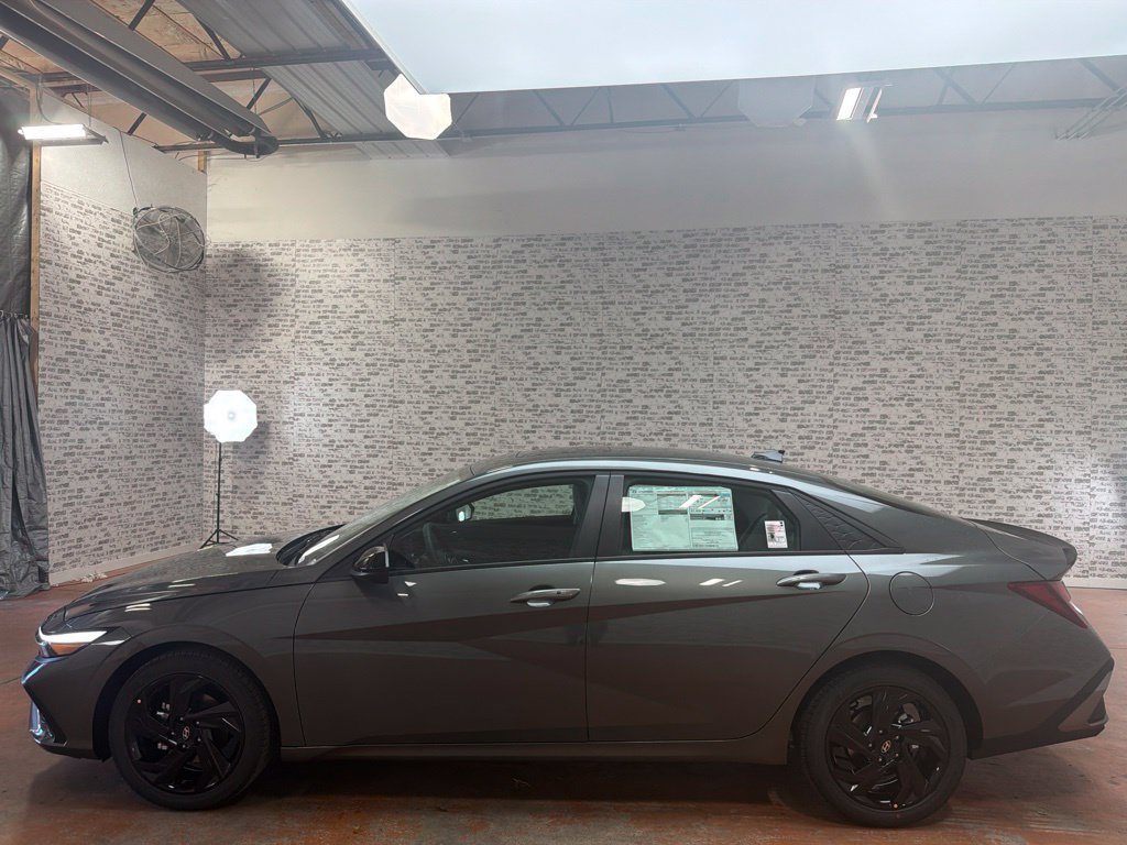 New 2026 Hyundai Elantra SEL Sport FWD image 4