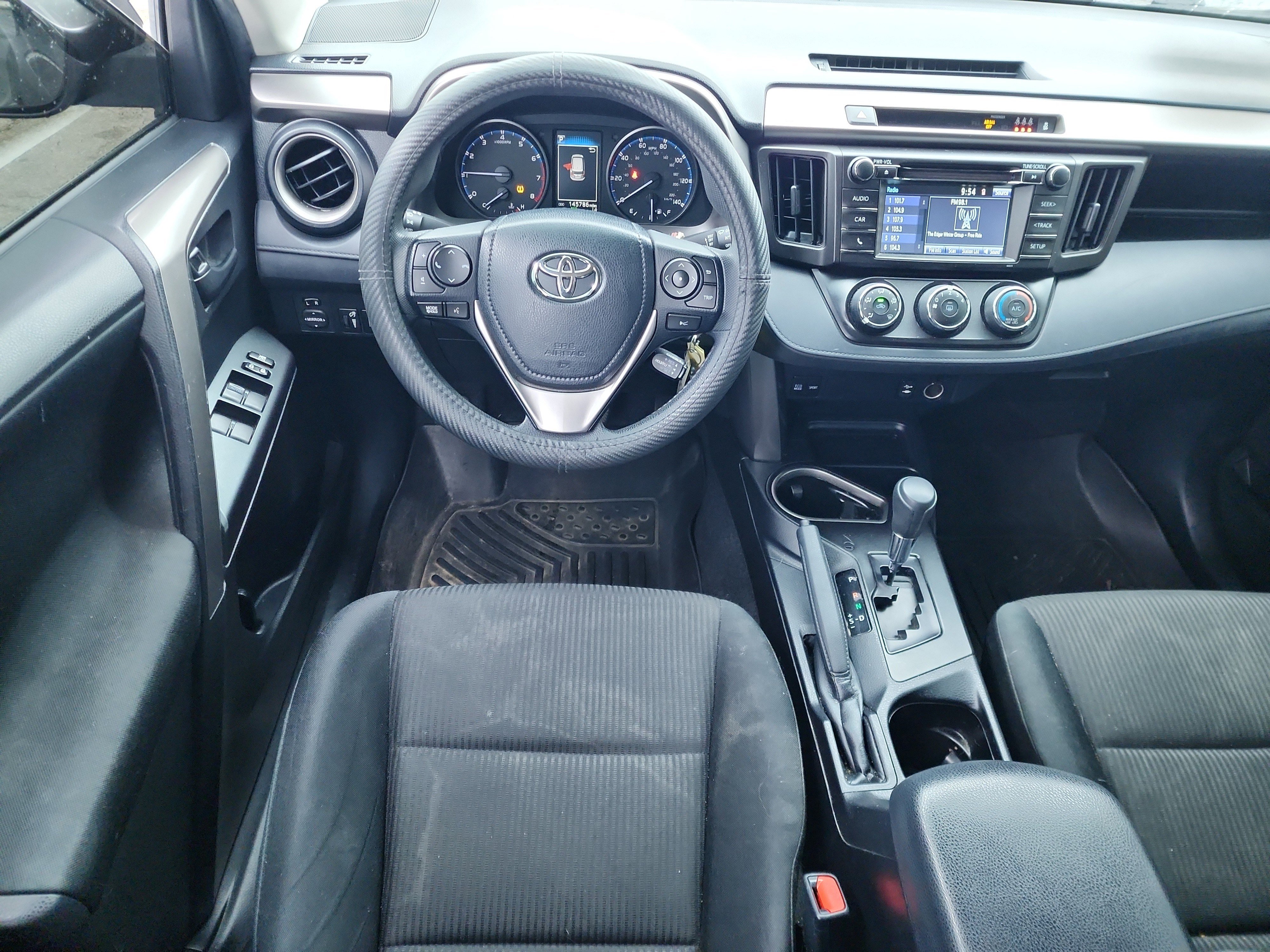 Used 2018 Toyota RAV4 LE image 12