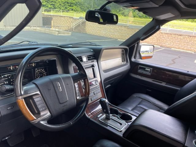 Used 2012 Lincoln Navigator 4WD image 25