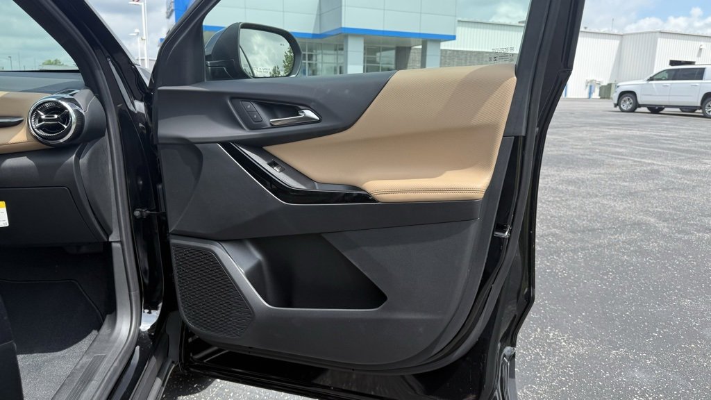 New 2026 Chevrolet Equinox ACTIV w/ Safety and Technology Package image 18