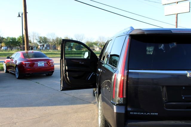 Used 2016 Cadillac Escalade Luxury RWD image 12