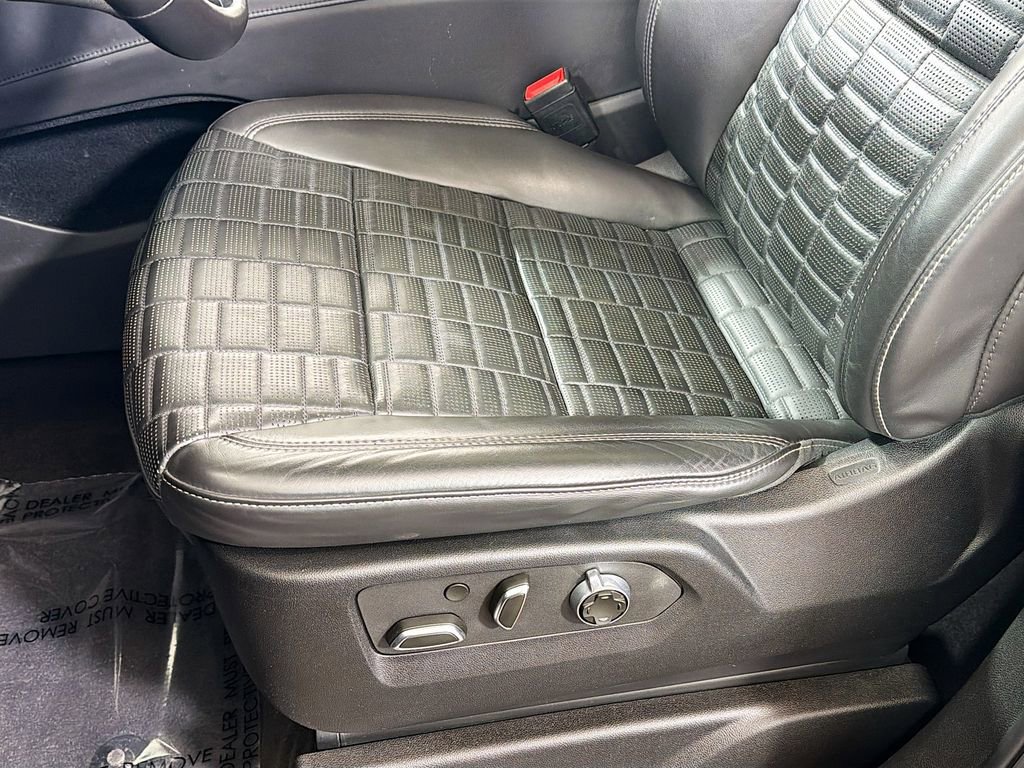 Used 2024 Cadillac Escalade Sport Platinum w/ LPO, ONYX Package image 19