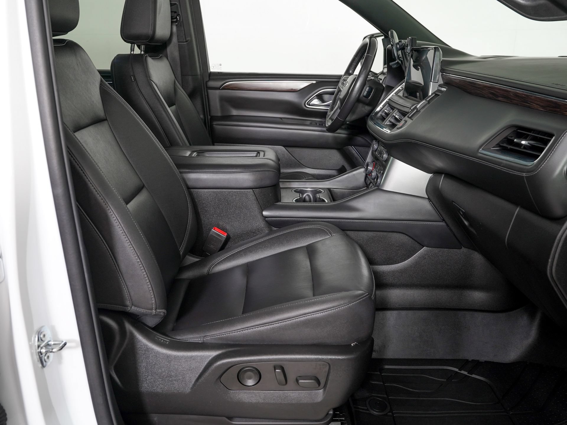 Used 2022 Chevrolet Suburban Z71 w/ Z71 Off-Road Package AWD/4WD image 8