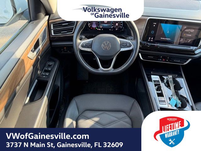 Used 2025 Volkswagen Atlas SE image 16