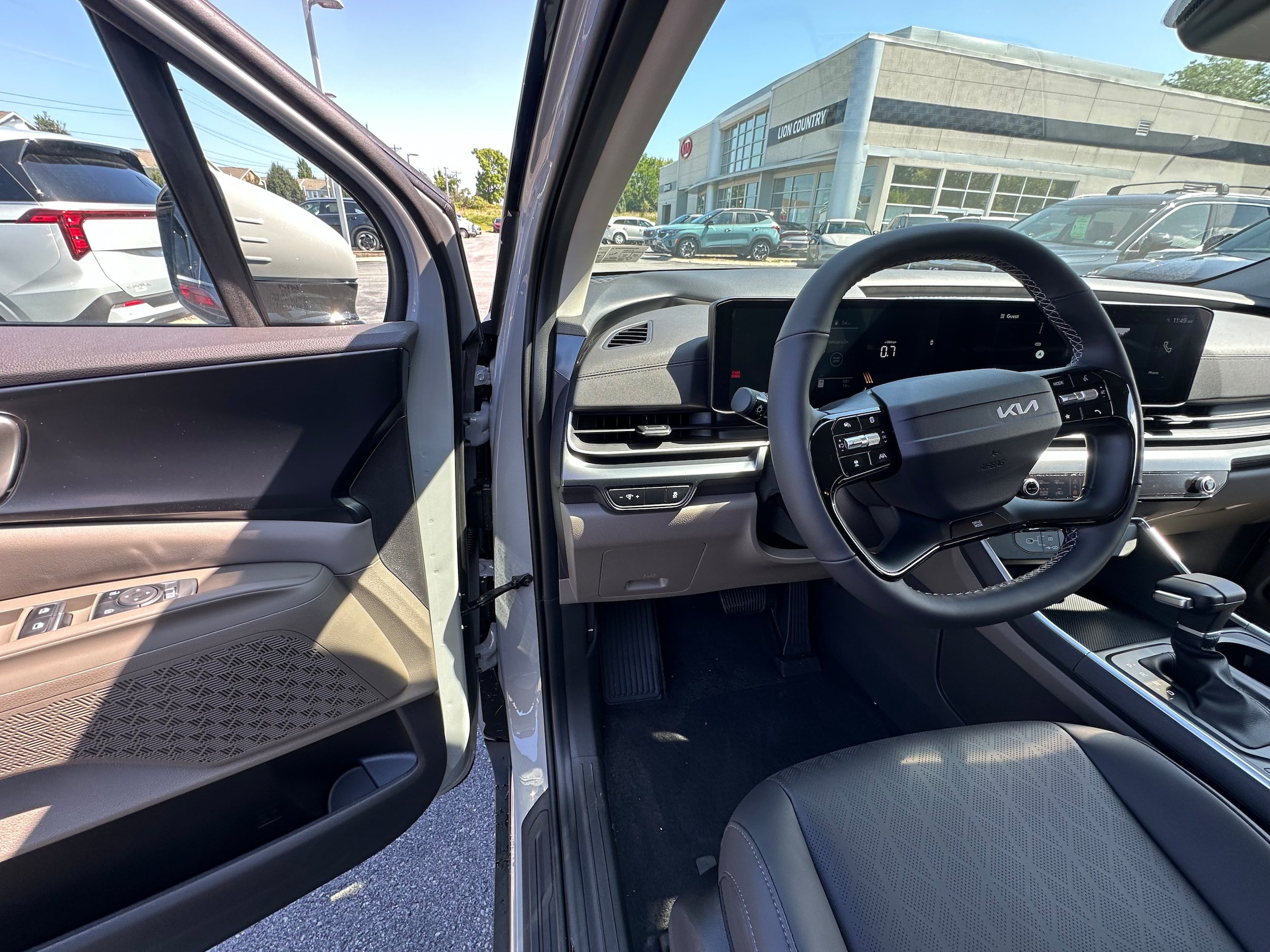 New 2027 Kia Carnival FWD image 28