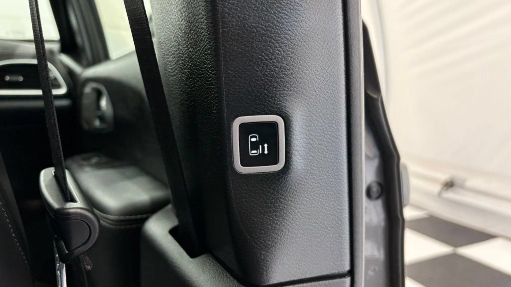 Used 2023 Chrysler Pacifica Limited w/ Uconnect Theater Family Group AWD/4WD image 36