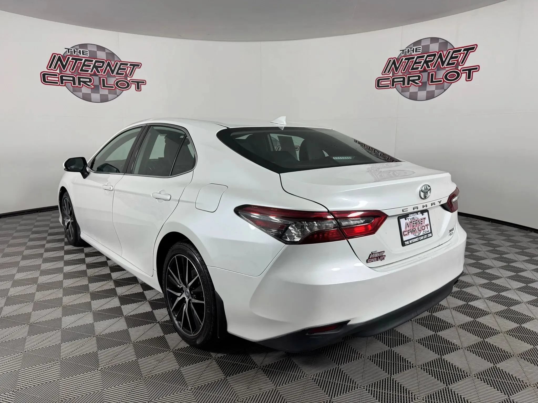 Used 2024 Toyota Camry XLE w/ Cold Weather Package AWD/4WD image 5