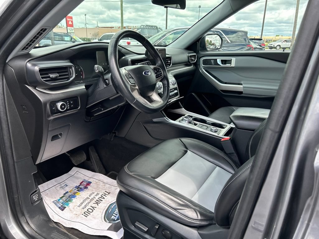 Used 2023 Ford Explorer XLT w/ Equipment Group 202A AWD/4WD image 13