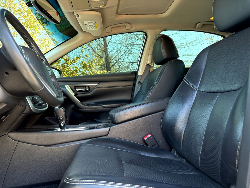 Used 2017 Nissan Altima 2.5 SL w/ Moonroof Package image 10