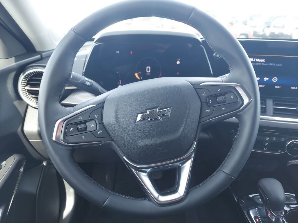 Used 2025 Chevrolet Trax ACTIV w/ Driver Confidence Package image 16