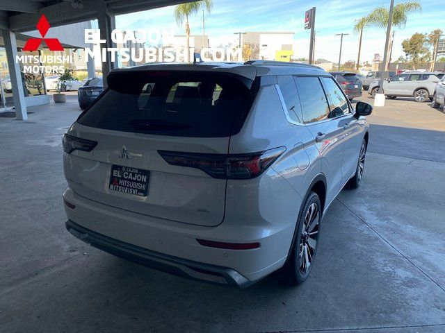 New 2026 Mitsubishi Outlander SEL FWD image 3