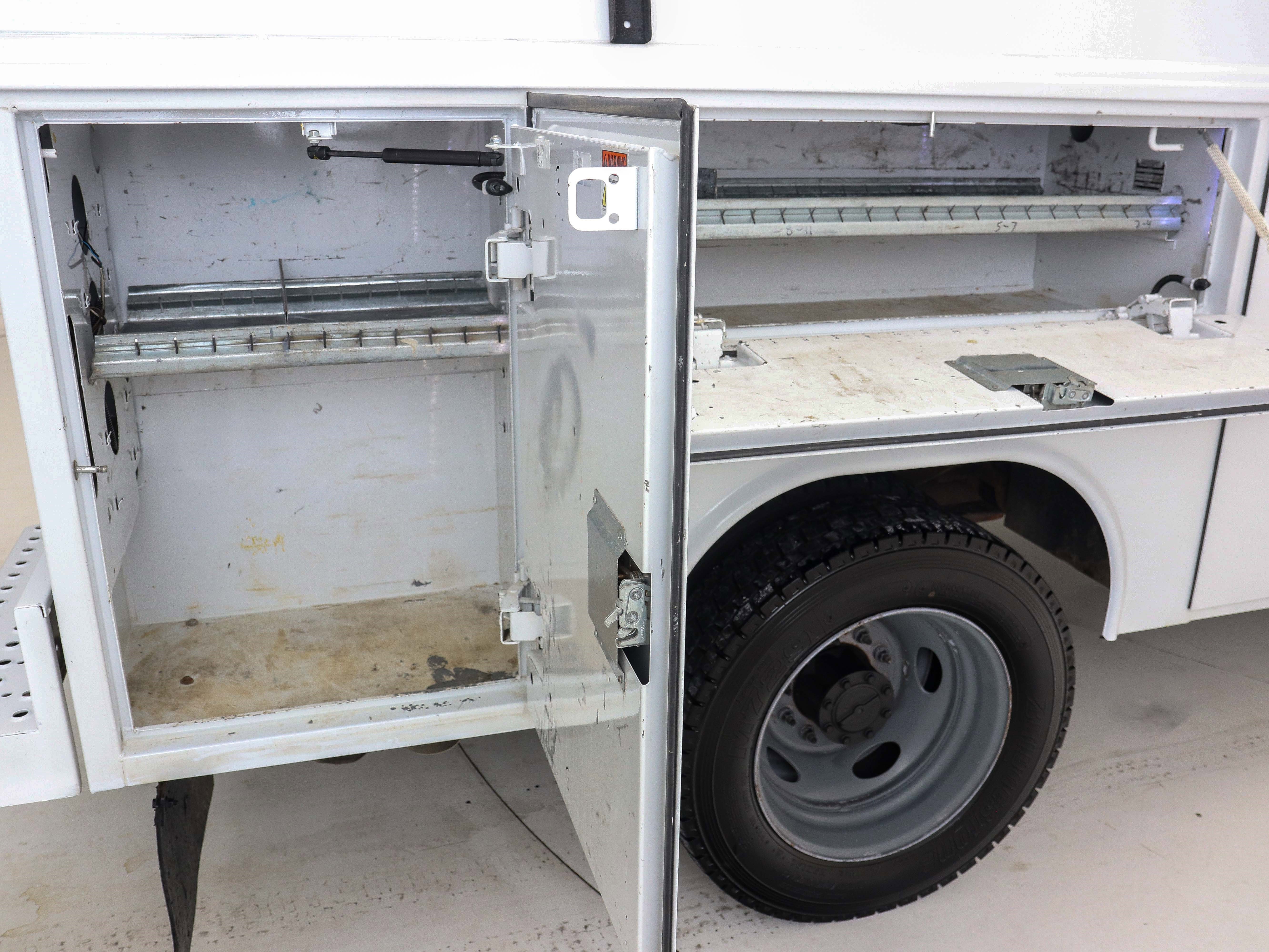 Used 2017 Ford F550 2WD Regular Cab Super Duty image 13