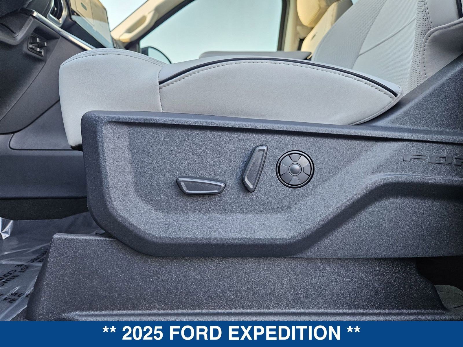 New 2025 Ford Expedition Platinum w/ Platinum Ultimate Package image 30