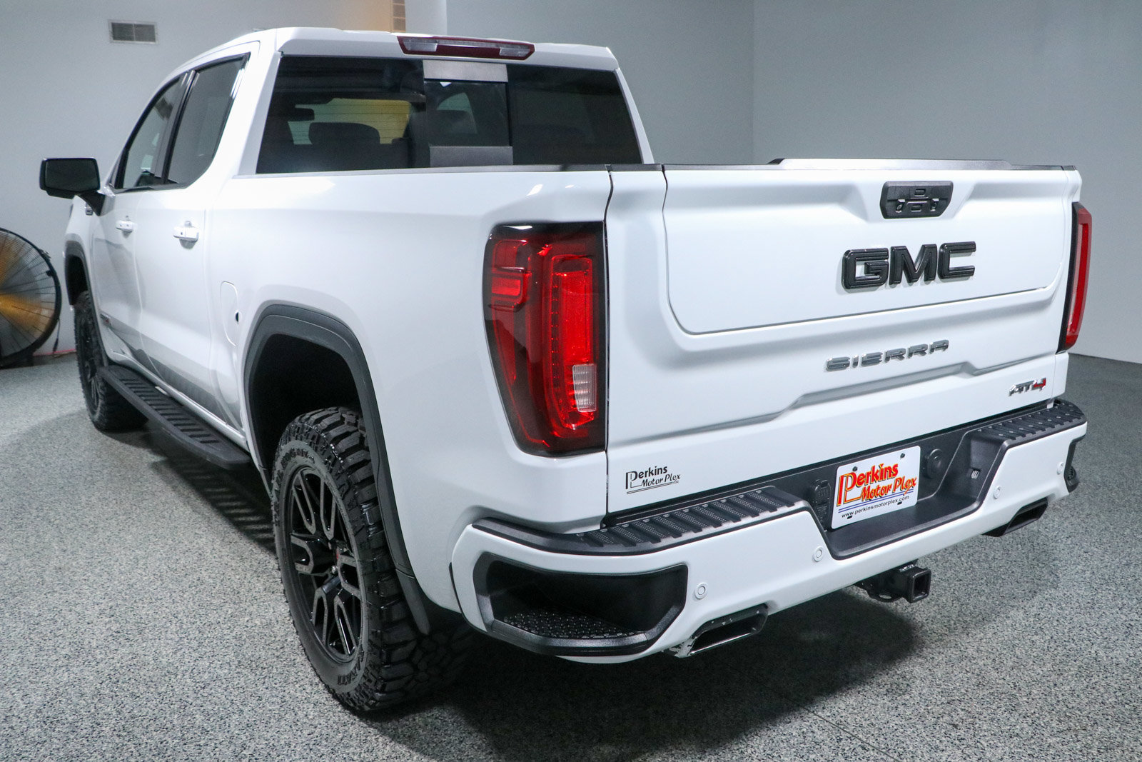 Used 2021 GMC Sierra 1500 AT4 w/ AT4 Premium Package AWD/4WD image 9