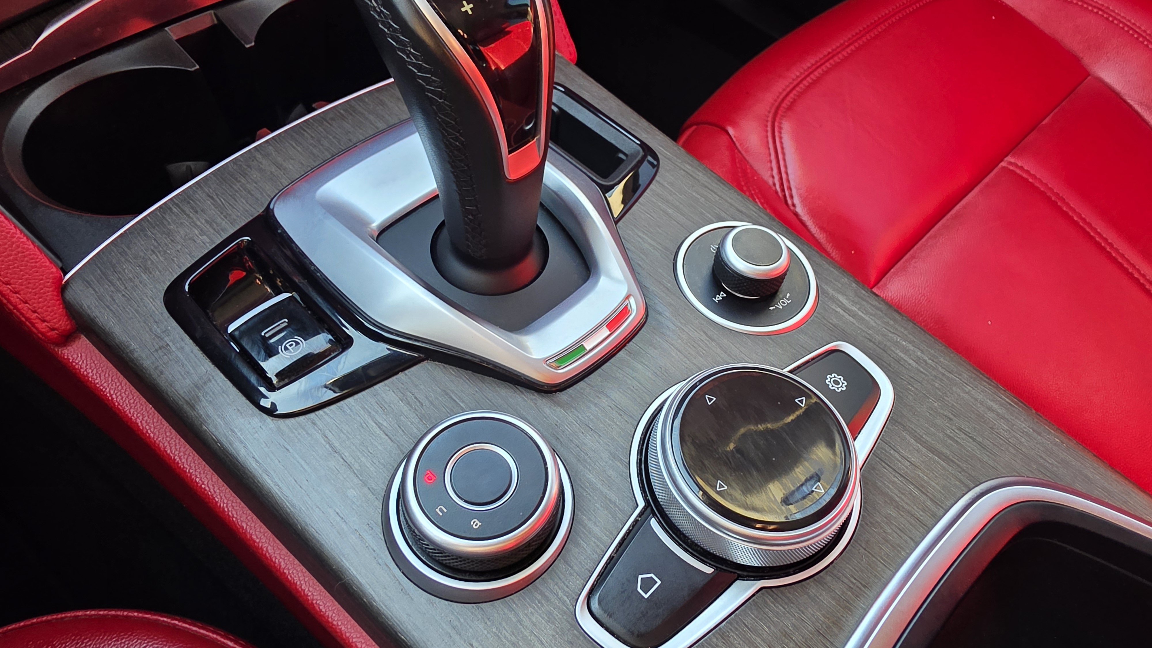 Used 2021 Alfa Romeo Stelvio Ti AWD/4WD image 37