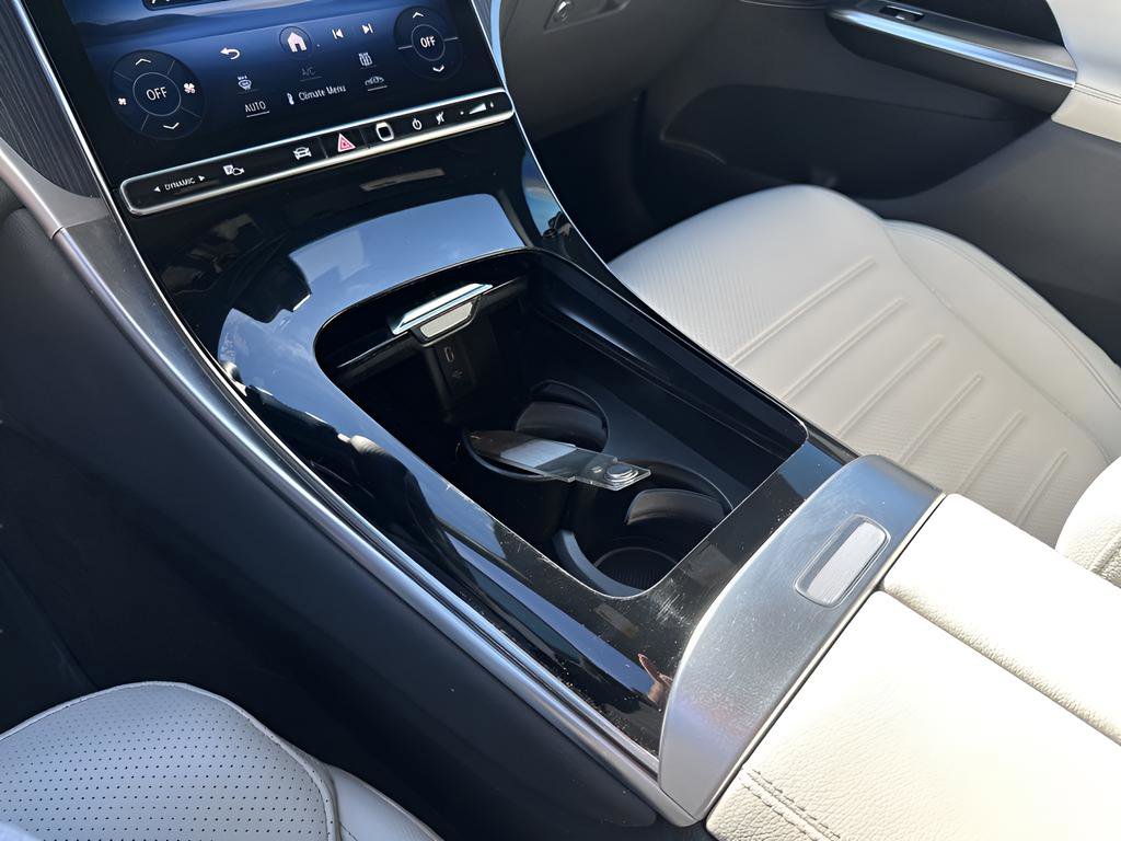 Used 2024 Mercedes-Benz GLC 300 4MATIC w/ AMG Line image 34