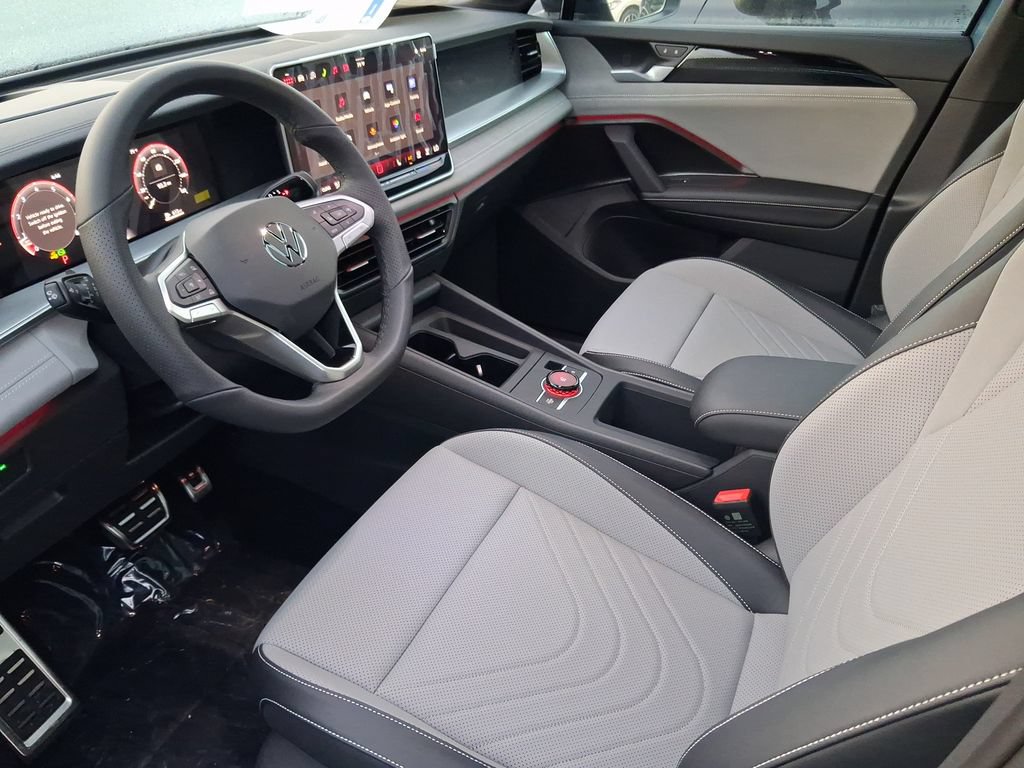 New 2026 Volkswagen Tiguan SE R-Line FWD image 7