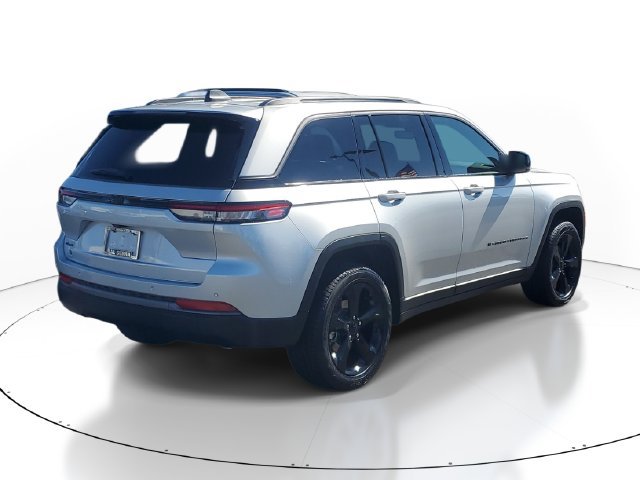 New 2026 Jeep Grand Cherokee Limited w/ Limited Altitude Package AWD/4WD image 4