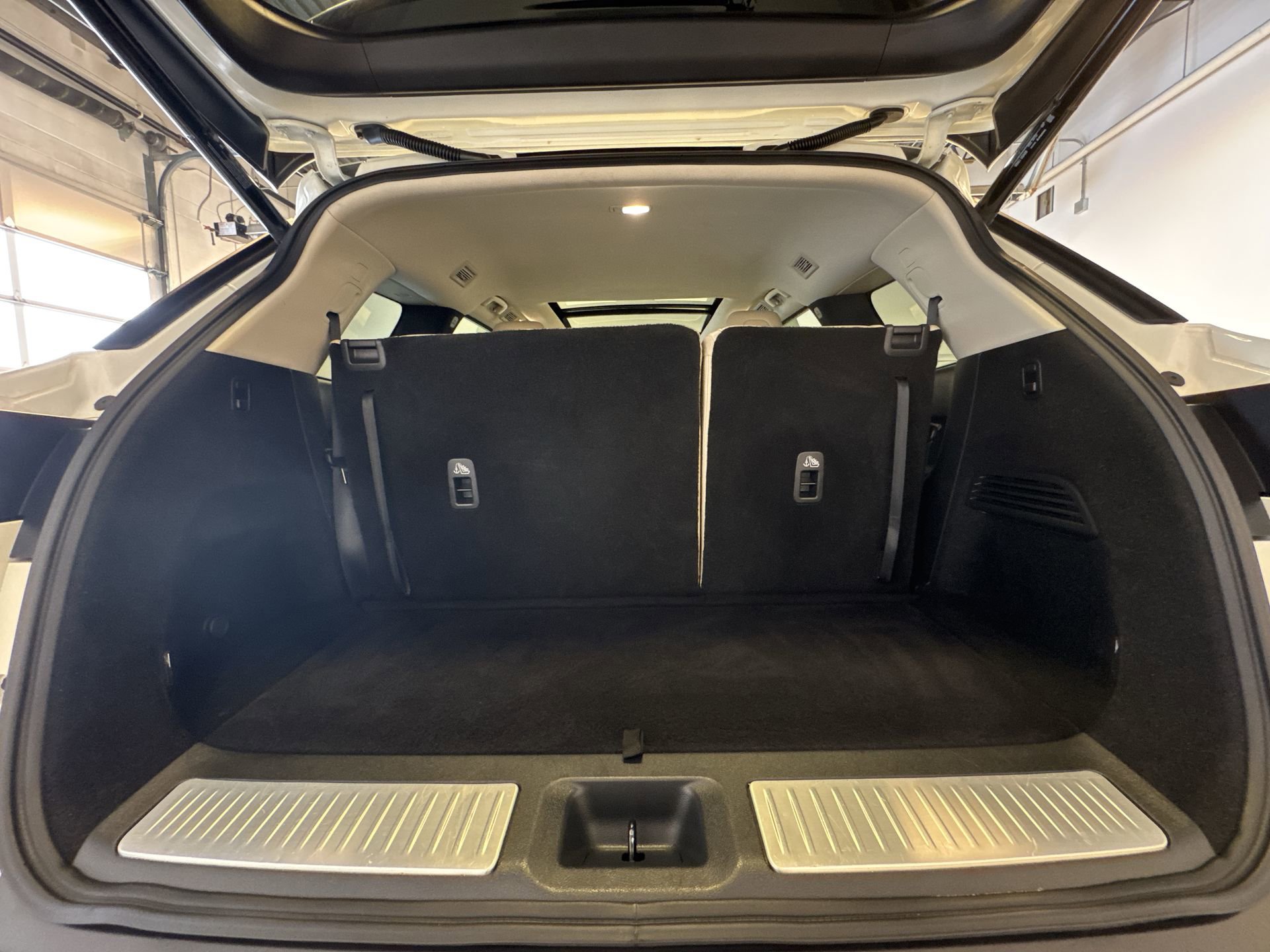 Certified 2023 INFINITI QX60 Luxe AWD/4WD image 25