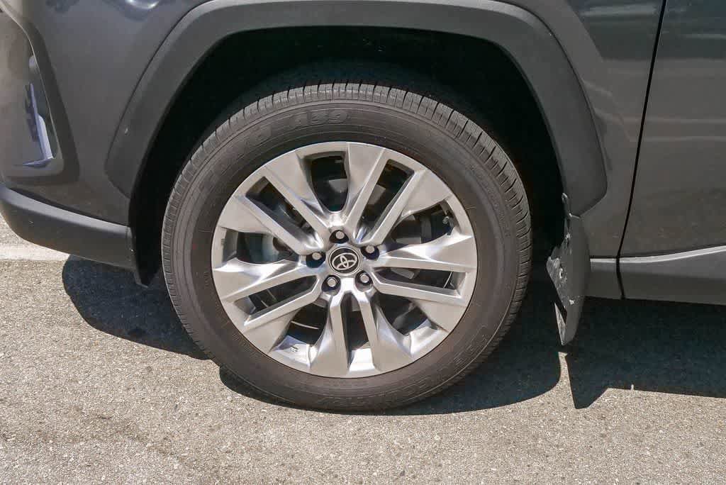 Used 2025 Toyota RAV4 XLE Premium FWD image 5