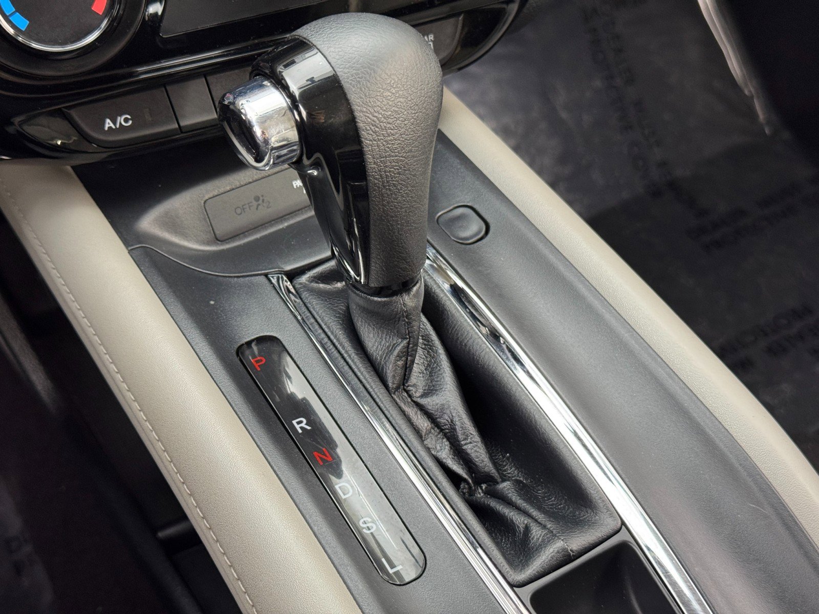 Used 2022 Honda HR-V LX image 25