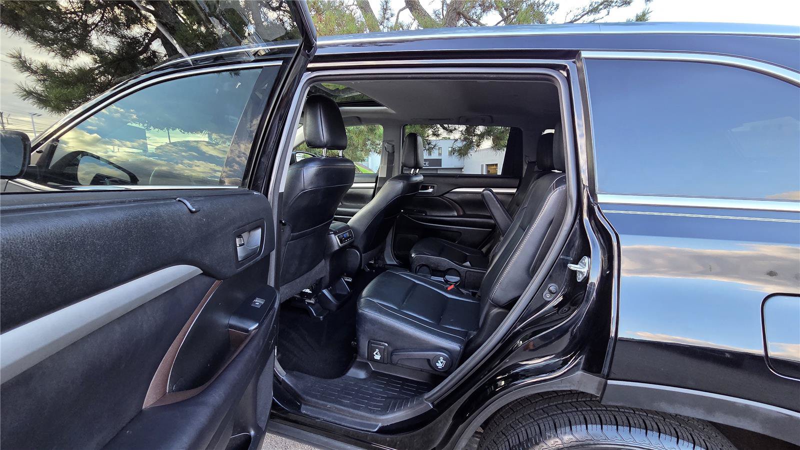 Used 2018 Toyota Highlander XLE AWD/4WD image 51
