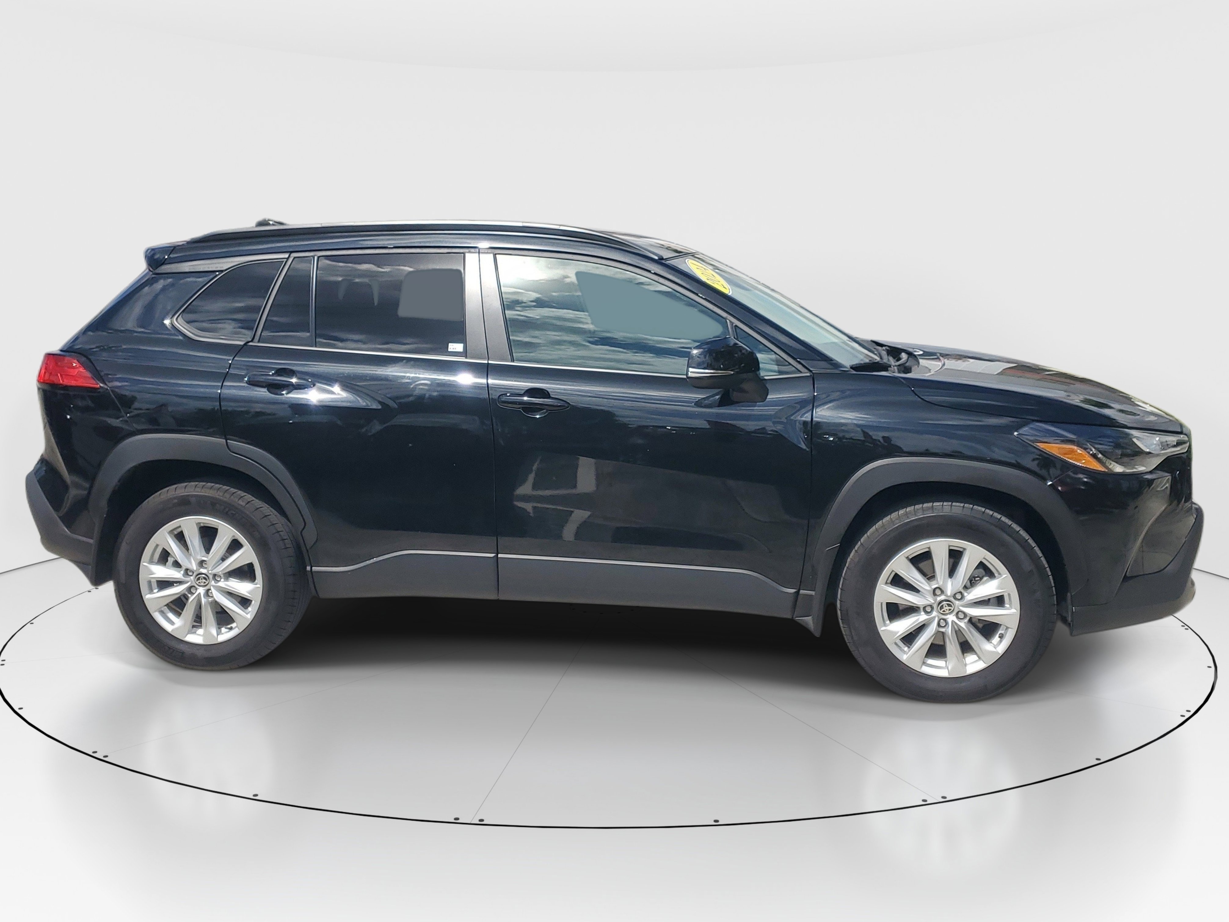 Certified 2024 Toyota Corolla Cross LE FWD image 2