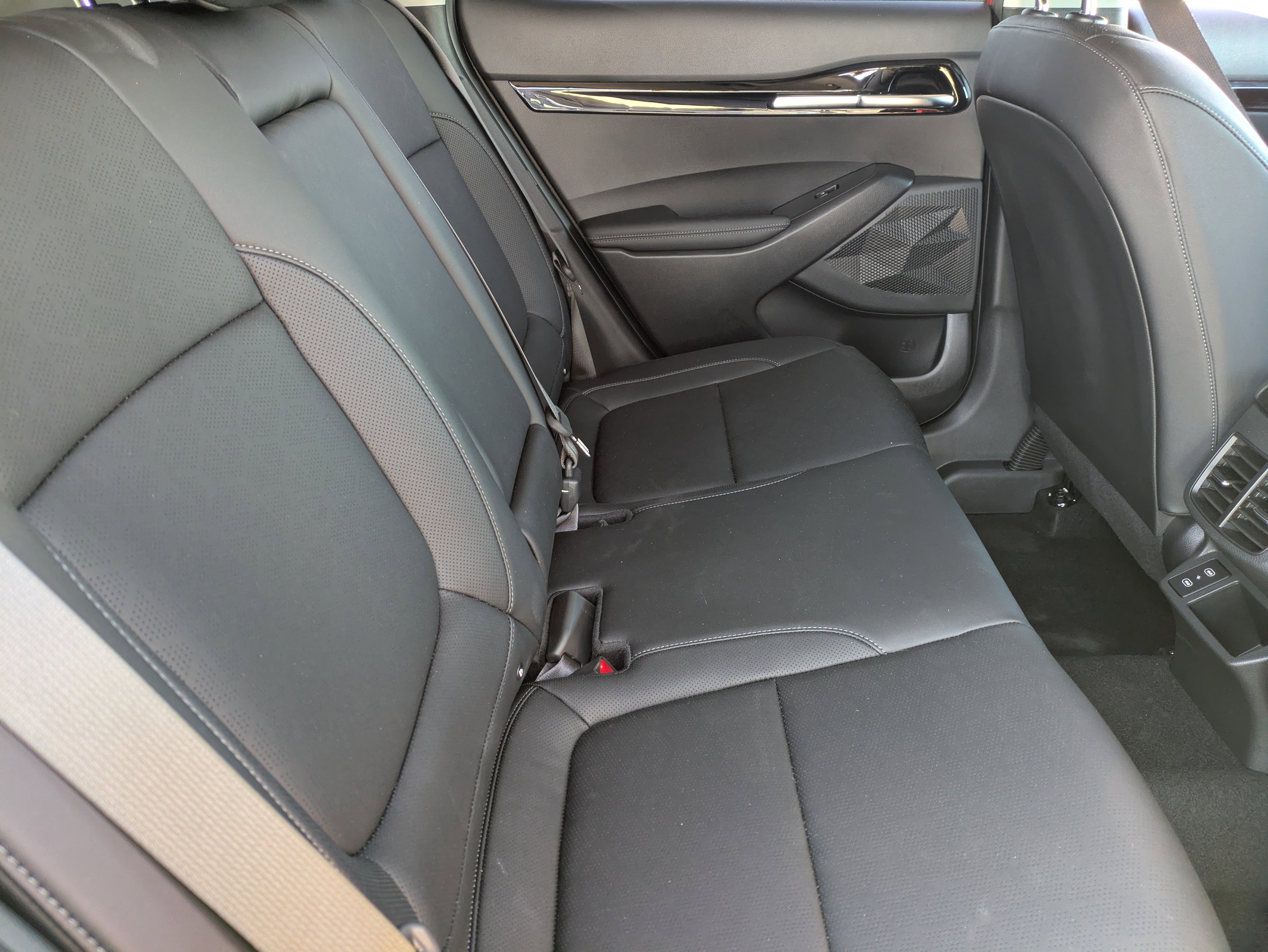 Certified 2026 Kia Seltos SX w/ SX Sunroof Package image 14