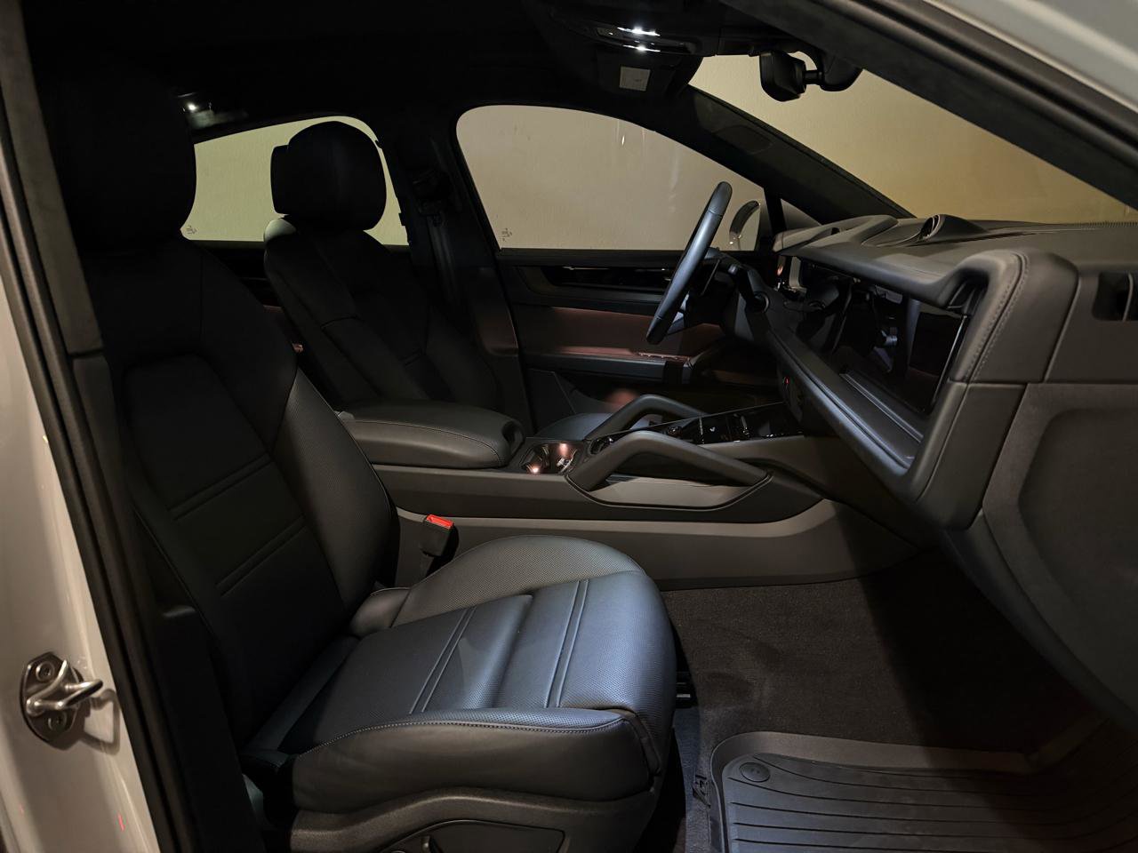 Used 2025 Porsche Cayenne GTS image 11