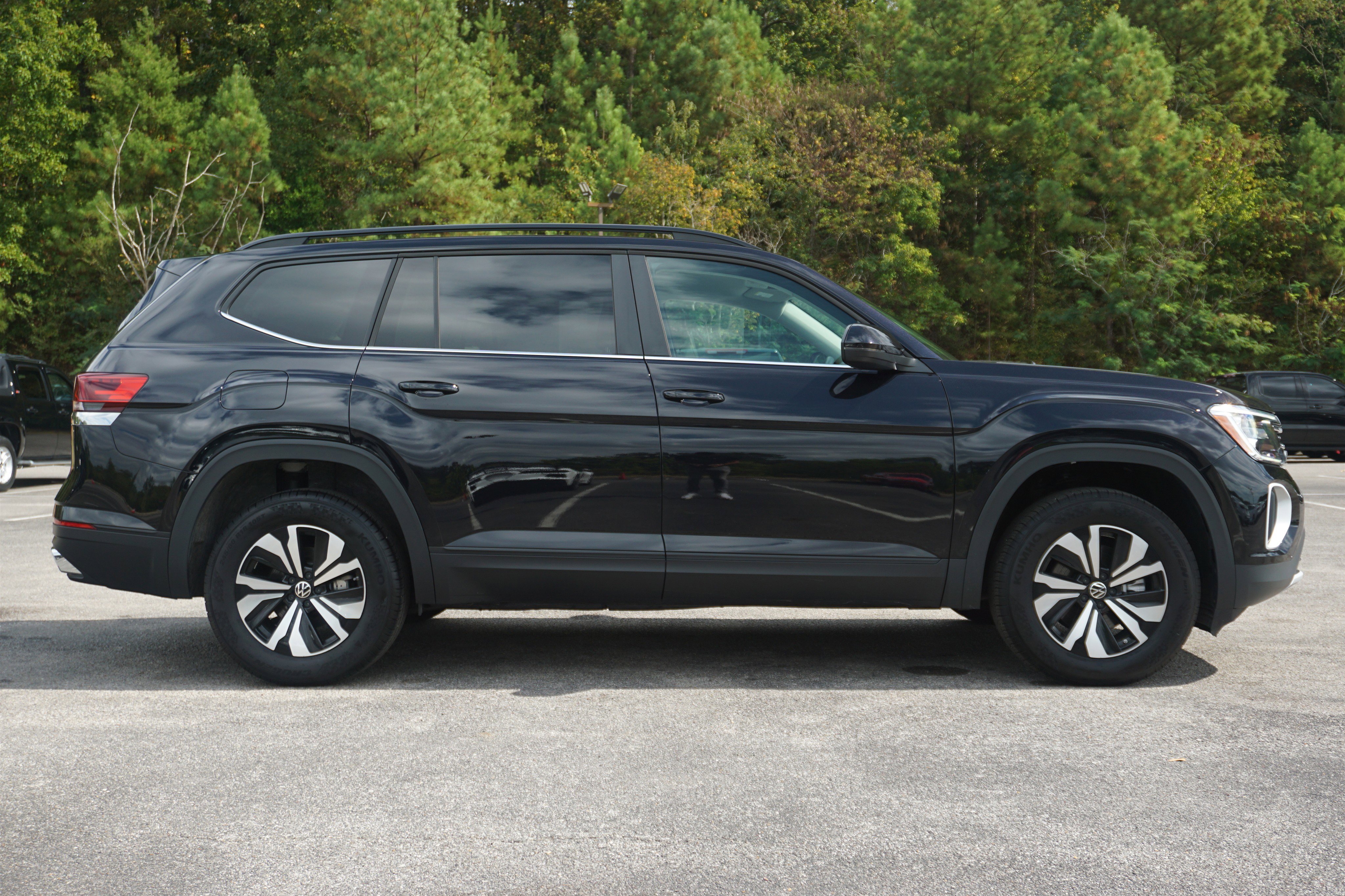 Used 2025 Volkswagen Atlas SE image 10