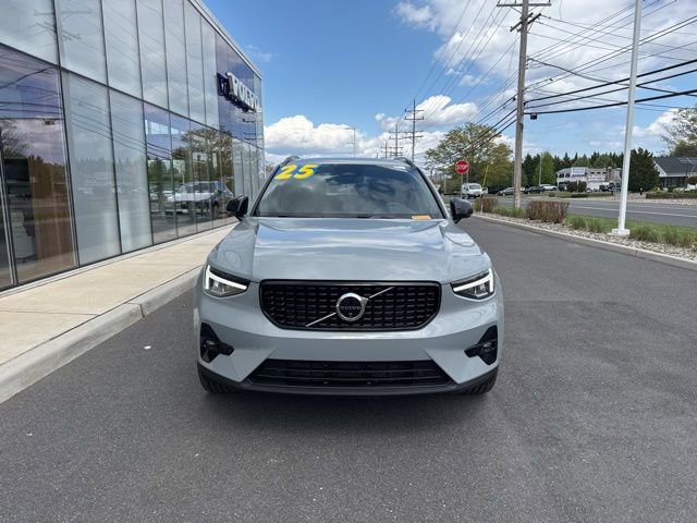 Certified 2025 Volvo XC40 B5 Plus AWD/4WD image 7