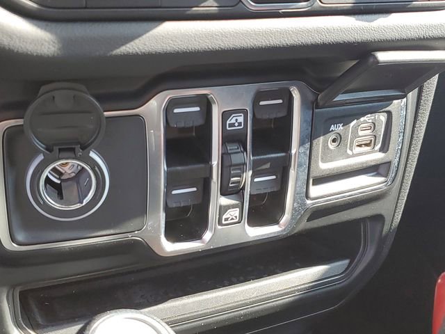Used 2024 Jeep Wrangler Sahara image 23