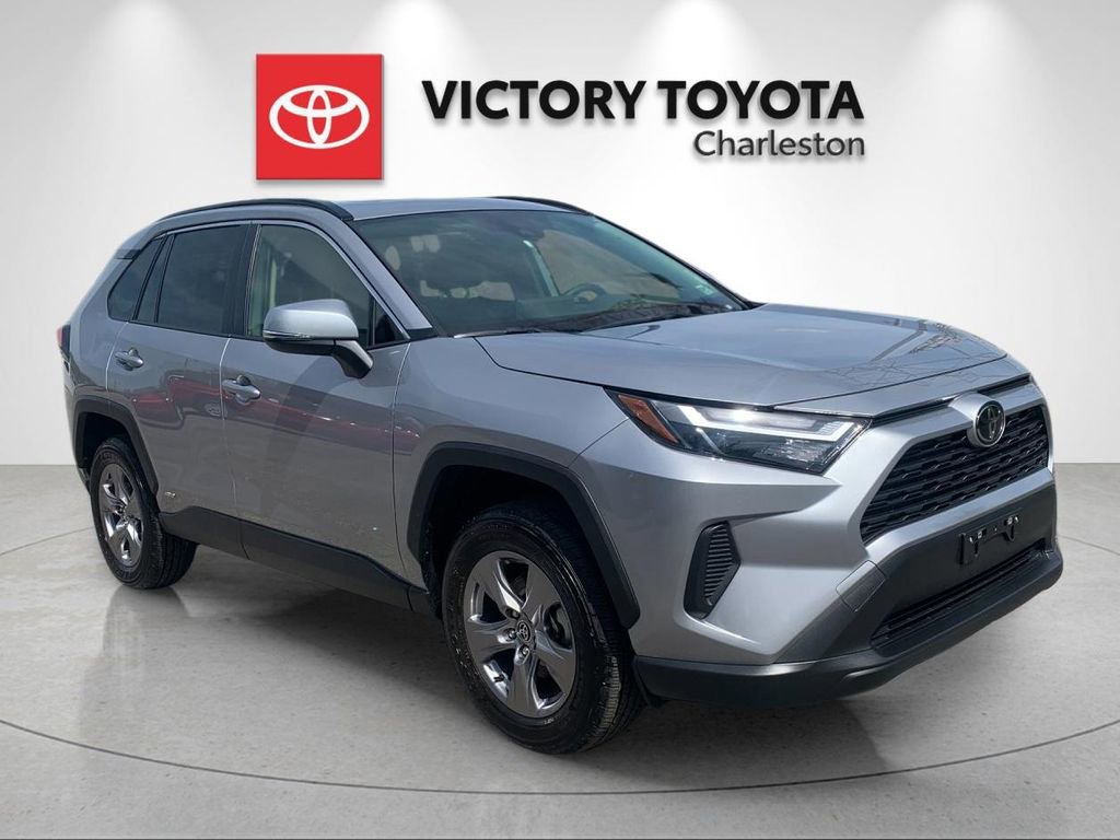 Used 2025 Toyota RAV4 XLE w/ Convenience Package image 5