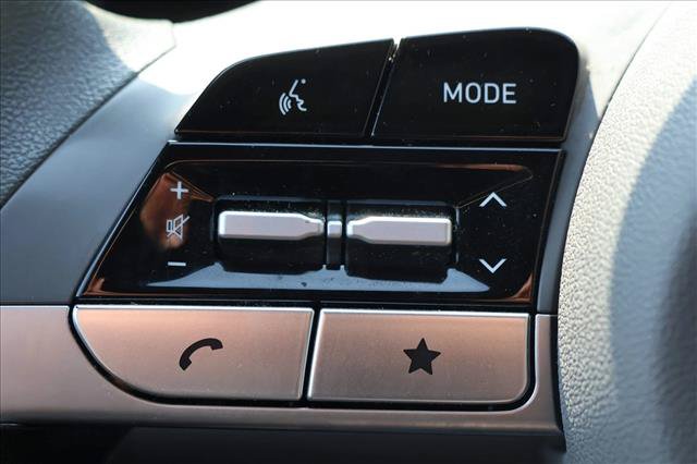 Used 2024 Hyundai Elantra SEL FWD image 14