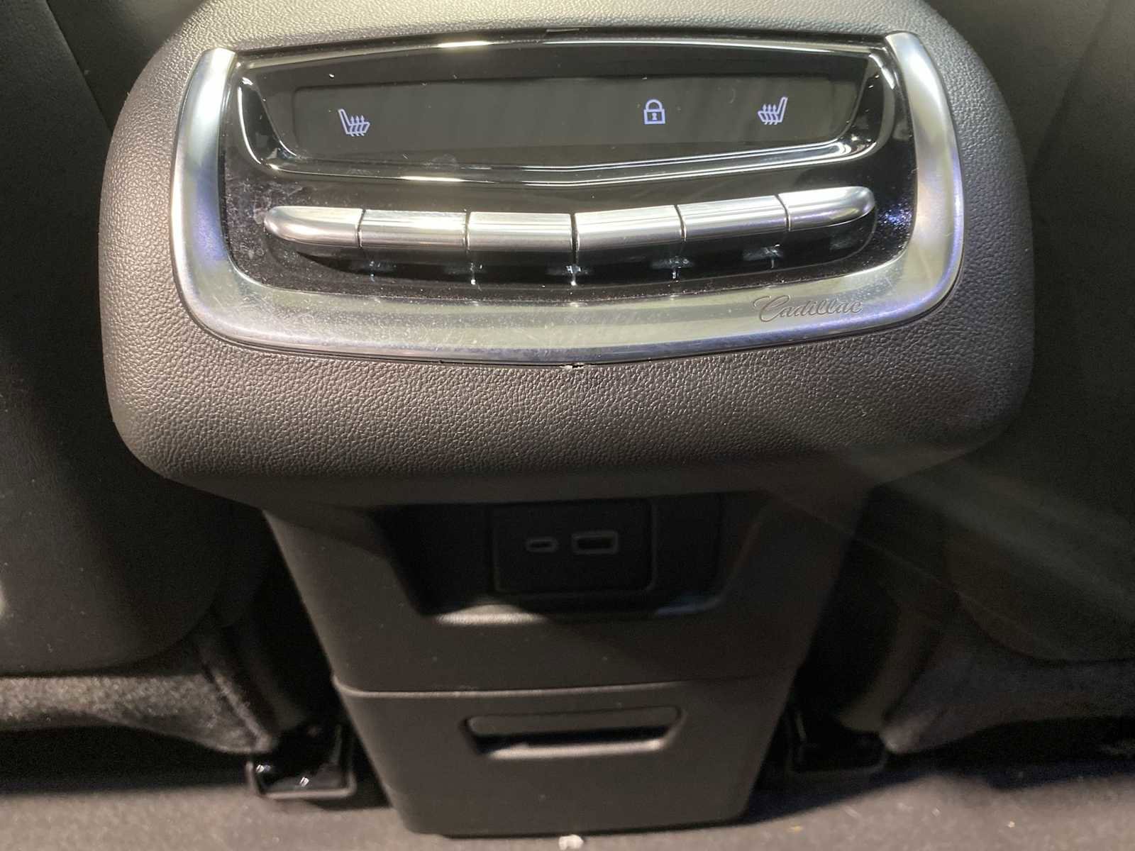 Used 2023 Cadillac XT6 Premium Luxury w/ Technology Package AWD/4WD image 25