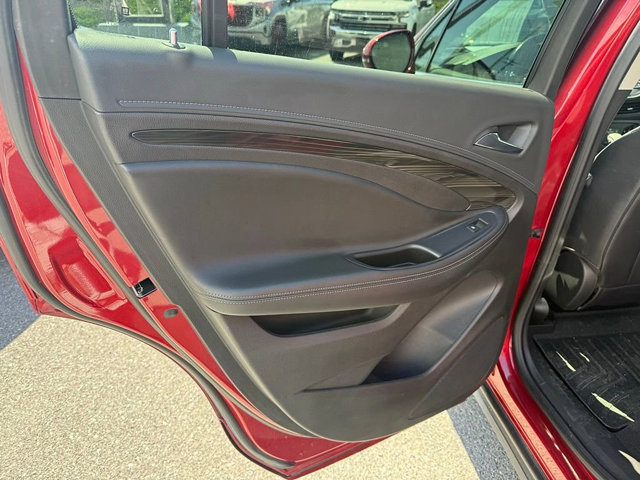 Used 2019 Buick Envision Essence AWD/4WD image 10